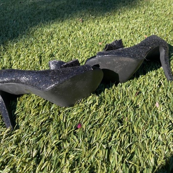 Shiny bow black pumps - Picture 2 of 4